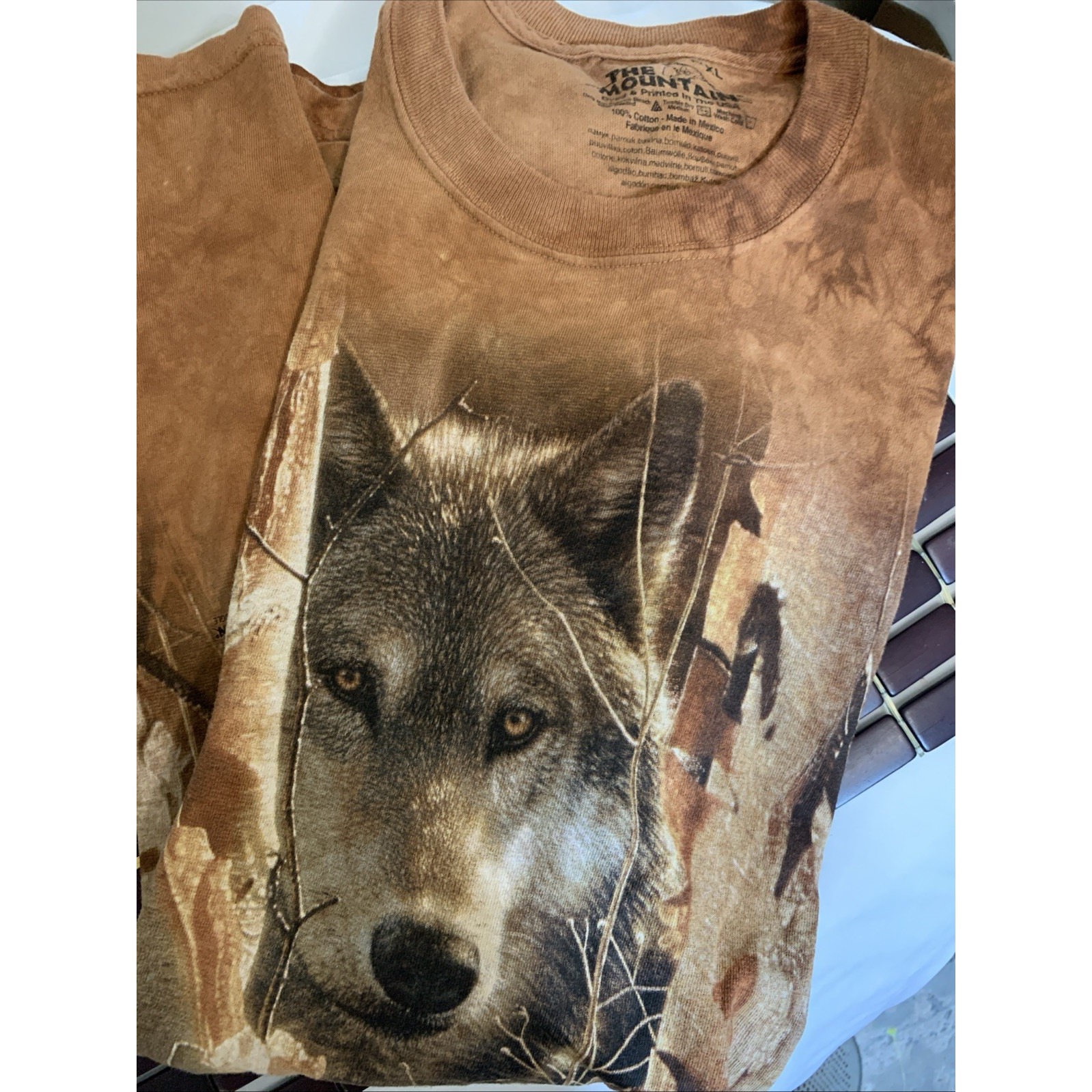 The Mountain Wildlife T-Shirt Lurking Wolfe Men's Xl Browns 2011